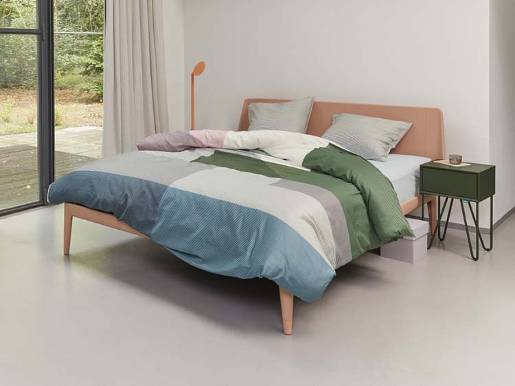 Auping Essential Gelakt